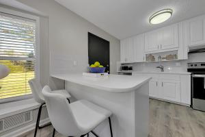 Imagen de la galería de GoodKarma Rentals Spacious and Comfy Abode in Austell, en Austell
