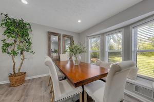 Imagen de la galería de GoodKarma Rentals Spacious and Comfy Abode in Austell, en Austell