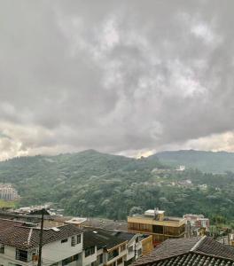 Gambar di galeri bagi Cama Queen, Vista a las Montañas di Manizales +20 gambar