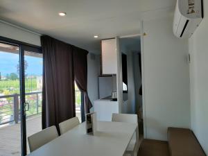 A television and/or entertainment centre at Garda Di Vino Agricamping & Wine Shop Lazise