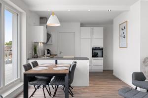 a kitchen and dining room with a table and chairs at Weiße Villen Weiße Villen 1-11 in Boltenhagen