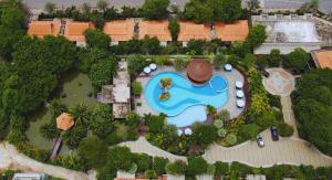 Bazén v ubytování Try Palace Resort Kep nebo v jeho okolí