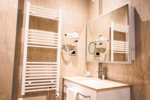 Koupelna v ubytování Amfora Hotel & Spa