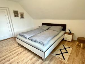 Postel nebo postele na pokoji v ubytování Lendorfer Cottage