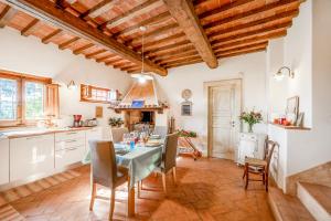Η κουζίνα ή μικρή κουζίνα στο Casa Paradiso With Wonderful Panorama - Happy Rentals