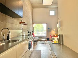 Küche/Küchenzeile in der Unterkunft Industriële WOW! Private studio 35m2