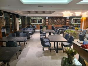 a restaurant with tables and chairs in a room at VortexLux in Kopaonik