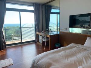 Letto o letti in una camera di Happiness Inn