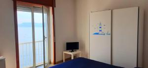 Televízia a/alebo spoločenská miestnosť v ubytovaní Castello Apartment