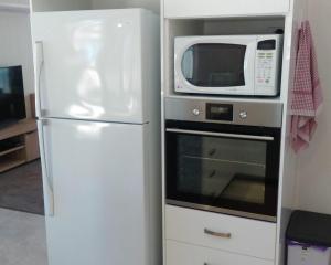 a microwave and a refrigerator in a kitchen at Eagles Nest - Ardrossan in Ardrossan