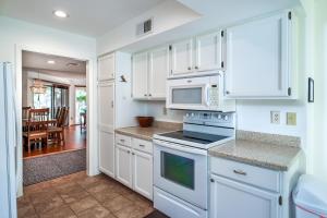 Η κουζίνα ή μικρή κουζίνα στο 784 Spinnaker Beach House