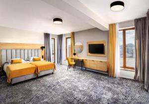 Postel nebo postele na pokoji v ubytování Hotel Akvamarín + 37 fotografií