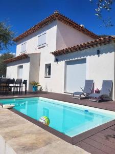 a house with a swimming pool in front of a house at Nice, Magnifique villa vue mer avec piscine in Nice