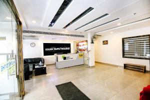 a lobby with a hair salon with a desk and a computer at FabHotel Golden Temple Paradise - 50 meters from Golden Temple in Amritsar