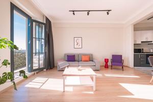 Uma área de estar em Homie Suites - Newly-constructed Modern Design Apartments in Beyoğlu