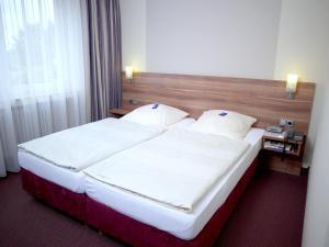 Postel nebo postele na pokoji v ubytování Hotel Bavaria Oldenburg