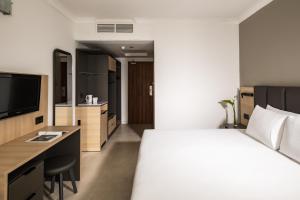 Телевизор и/или развлекательный центр в QAWRA Palace Resort & SPA +37 фотографий