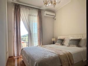 Katil atau katil-katil dalam bilik di Lana apartment Petrovac