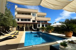 Swimmingpoolen hos eller tæt på Holiday Home Villa Di