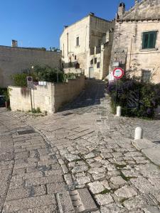 a cobblestone street in front of a building at Maison Paola Di Serio in Matera