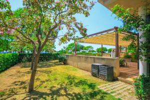 Vonkajšia záhrada v ubytovaní LITORAL COSTA DORADA - CIUTADELLA bjs Only families