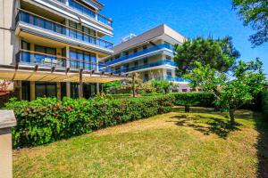 Vonkajšia záhrada v ubytovaní LITORAL COSTA DORADA - CIUTADELLA bjs Only families