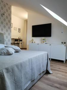 a bedroom with a bed and a flat screen tv at Maison Luna in Vasto