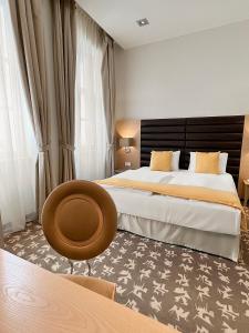 Ein Bett oder Betten in einem Zimmer der Unterkunft Buda Castle Hotel Budapest