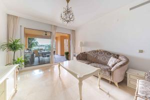 A seating area at Luxury Apartment Marbella Még 37 kép
