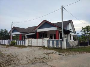 a house with a white fence in front of it at NikNa Homestay Batu Rakit - WIFI in Kampong Ru Tujoh