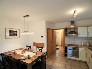 a kitchen and dining room with a table and chairs at Edda in Zingst