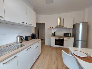 Kuchyň nebo kuchyňský kout v ubytování Gemütliche Familienwohnung in der Nähe des Nordparks und des Norparkcenters!