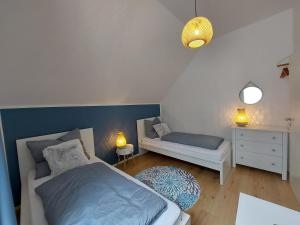 Postel nebo postele na pokoji v ubytování Gemütliche Familienwohnung in der Nähe des Nordparks und des Norparkcenters!