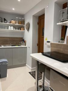 a kitchen with a counter top and a sink at Malkin Wood Studio - 15 min walk to Holmfirth centre in Holmfirth