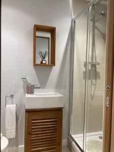 a bathroom with a sink and a shower at Malkin Wood Studio - 15 min walk to Holmfirth centre in Holmbridge