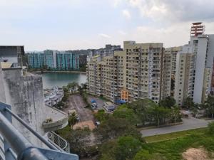 uma vista para uma cidade com edifícios e um rio em 7 Sea Pd Marina Apartment em Porto Dickson