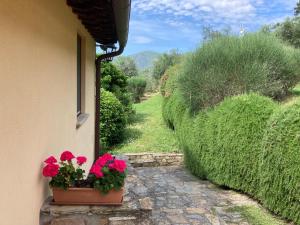 A garden outside Agriturismo Cima alla Serra