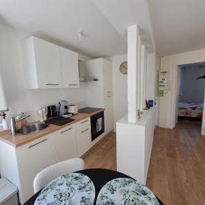 Kuchnia lub aneks kuchenny w obiekcie Appartement de charme Rouen