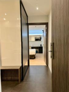 A bathroom at HelloSky Air Rooms Madrid