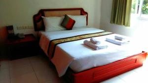 Voodi või voodid majutusasutuse Chaweng Tara Hotel toas