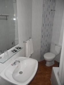 A bathroom at Hostal Puerto Beach