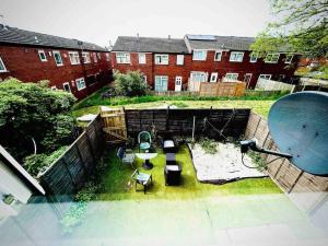 a backyard of a building with a skateboard at Modernised 2 Bed House close to City Centre in Hunslet