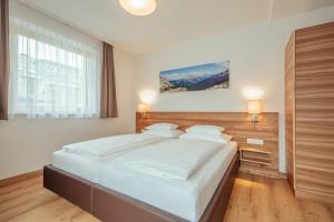 Łóżko lub łóżka w pokoju w obiekcie Hotel Gesser