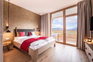 Katil atau katil-katil dalam bilik di Tauern Spa Hotel & Therme