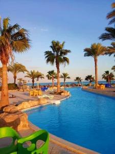 a resort with a swimming pool with palm trees at قريه لاسرينا العين السخنة in Ain Sokhna