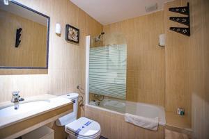 Koupelna v ubytování Holidays, Estudio Jara, Gorbea 2 pax