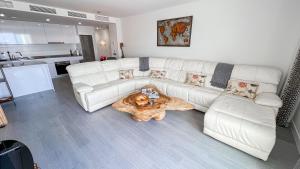 Kuchyň nebo kuchyňský kout v ubytování La Serena Mar, Benalmadena Pueblo, Luxury Apartment with Jacuzzi