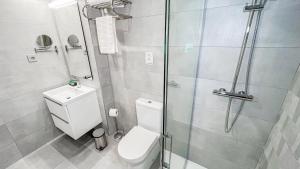 Koupelna v ubytování La Serena Mar, Benalmadena Pueblo, Luxury Apartment with Jacuzzi