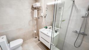 Koupelna v ubytování La Serena Mar, Benalmadena Pueblo, Luxury Apartment with Jacuzzi