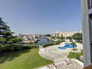 Fotografia z galérie ubytovania Flamicell - Piso magnifica vista al canal y piscin v destinácii Empuriabrava